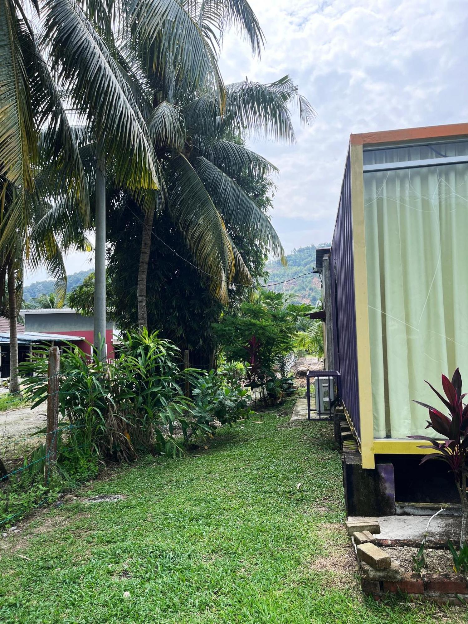 Purple Cube At Lumut Cube Homestay Kontena Zewnętrze zdjęcie
